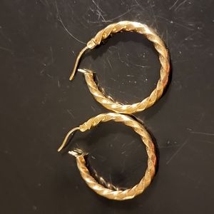 Real Gold 10K Fold Hoop Earrings .81g Gold Swirl Hoops 1"